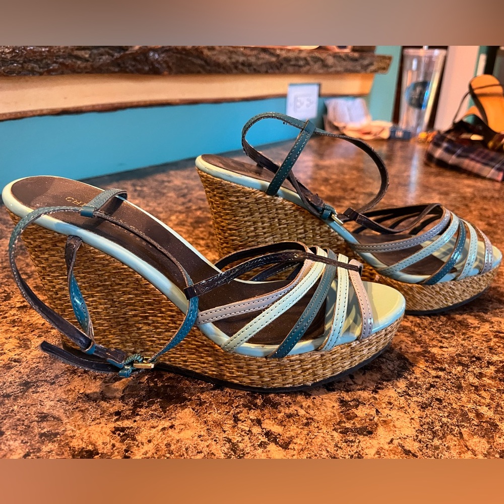 Size 7.5 glossy straps.